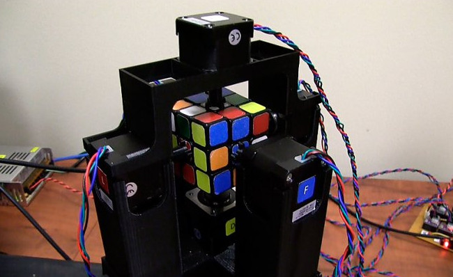 Робот установил мировой рекорд, собрав кубик Рубика за 1,047 секунды - «Роботы»