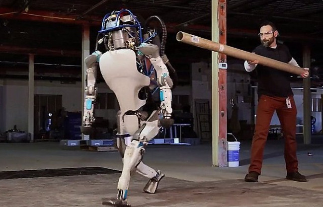 Робот Atlas научился вставать после падений - «Роботы»