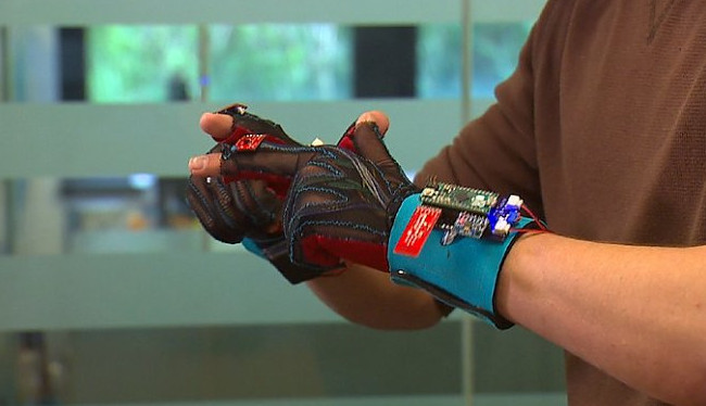 Перчатки Turn превращают язык жестов в речь - «Гаджеты»