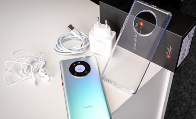 Huawei тоже уберет зарядное устройство из комплекта смартфонов. Но не всех - «Смартфоны»