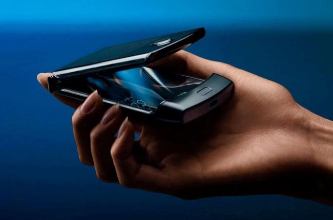 Motorola готовит улучшенную версию складного смартфона RAZR - «Смартфоны»