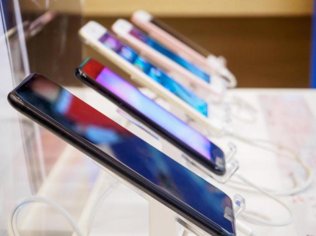 Samsung продолжает возглавлять рынок смартфонов, Xiaomi стремится на второе место, а Huawei выпала из ТОП-5 - «Смартфоны»