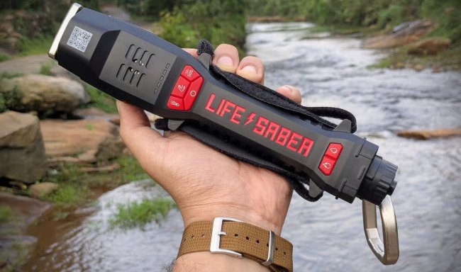 Мультитул Lifesaber собрал в себе феерическую коллекцию инструментов для выживания - «Техника»