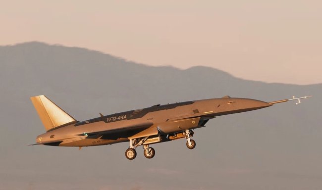 Беспилотный истребитель Anduril YFQ-44A завершил первый испытательный полет - «Техника»