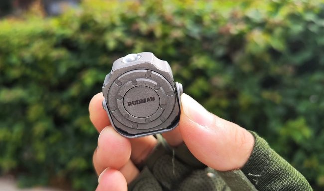 Титановый фонарик размером с монетку светит с яркостью 300 лм и работает целый день - «Гаджеты»