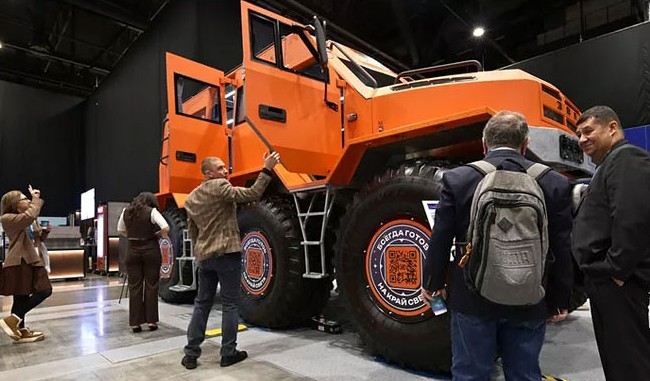 На форуме «Арктика: настоящее и будущее» показали новейший вездеход «Звезда Т13» - «Техника»
