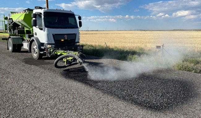 Распылитель жидкого битума Cimline P5 отремонтирует выбоины на асфальте всего за 2 минуты - «Технологии»