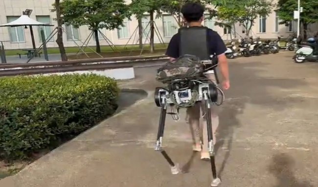 Робот-кентавр из Китая поможет переносить тяжелые грузы, радикально снижая нагрузку на человека - «Роботы»