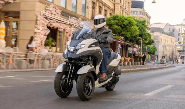 Yamaha представила первый в мире скутер с подушкой безопасности - «Техника»