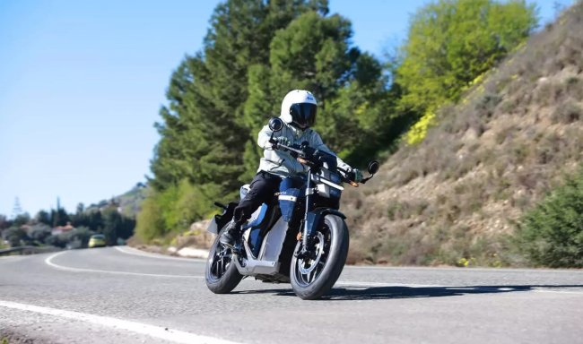 Honda даст электрическим мотоциклам возможность газовать и вибрировать - «Техника»