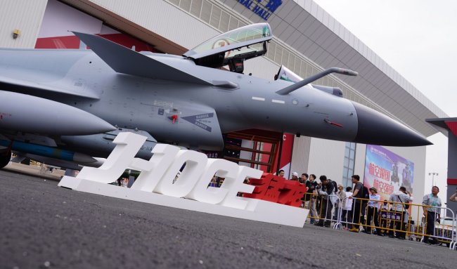 Китайский истребитель J-10CE победил в учебном бою Eurofighter Typhoon - «Техника»