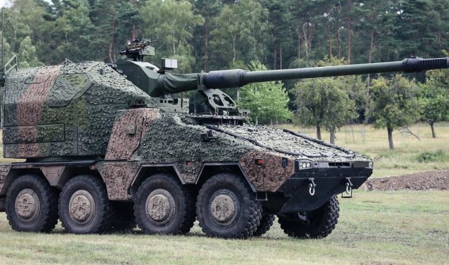 Самоходная гаубица RCH-155 на базе компактного БТР Boxer усилит британскую армию - «Техника»